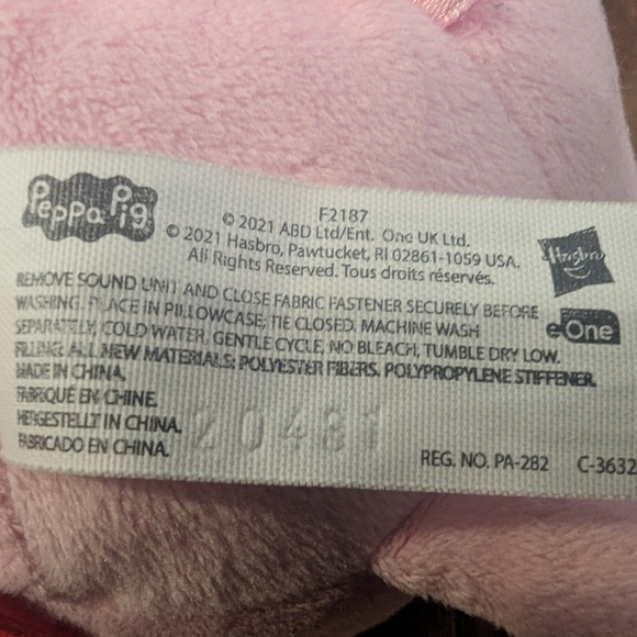 PEPPA PIG Bundle. Singing Talking Peppa Plush & Heys Lunch Bag - Picture 6 of 17